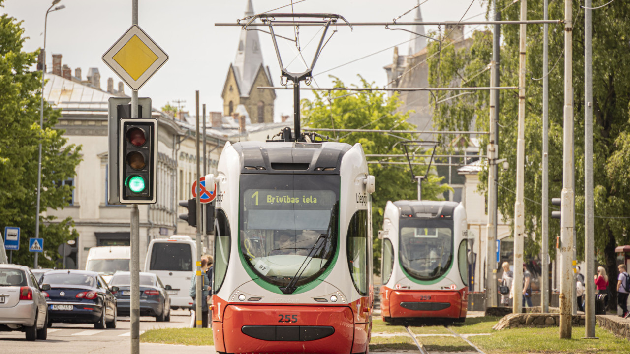 Tramvajs turpmāk piestās arī pie Rožu laukuma