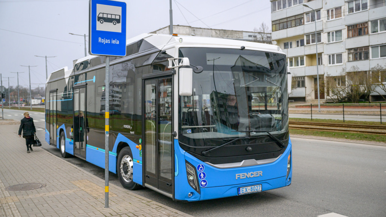 Liepājnieki trīs dienas varēs testēt 2024. gadā ražotu elektroautobusu