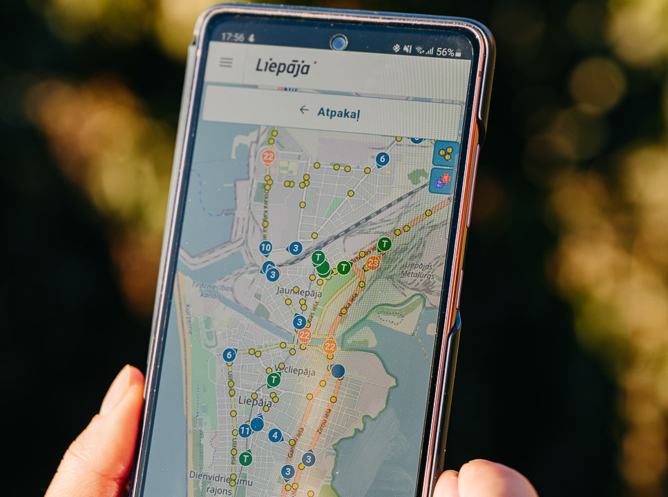 Tiešsaistes kartē var ērti sekot līdzi sabiedriskā transporta kustībai reāllaikā
