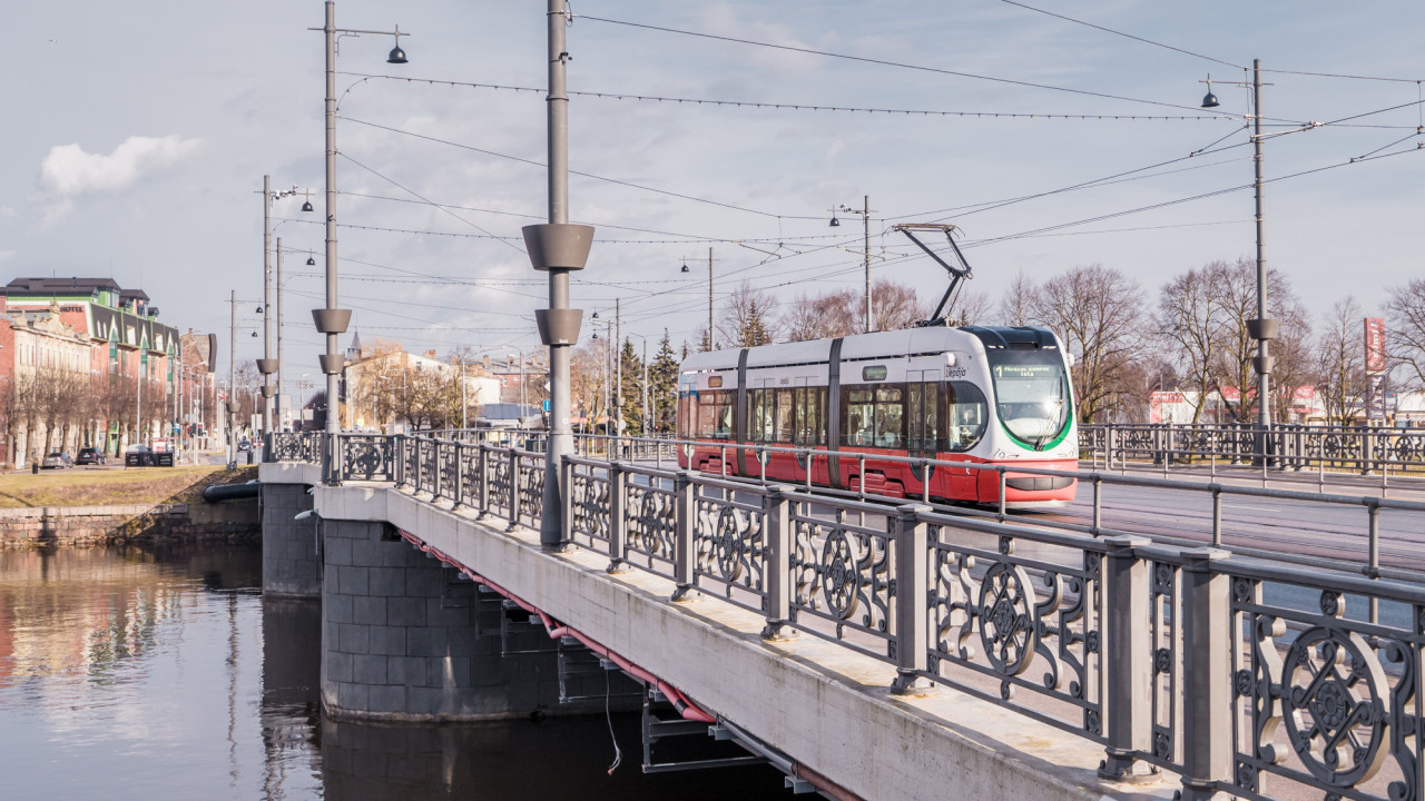 Pasažieri aptaujā atzinīgāk vērtē tramvaja pakalpojumu kvalitāti