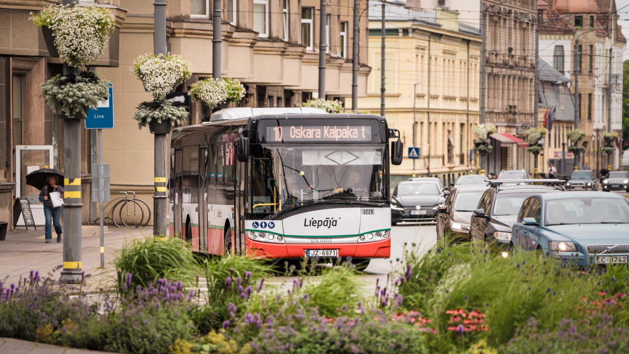 Apstiprināta jaunā sabiedriskā transporta braukšanas maksas sistēma Liepājā