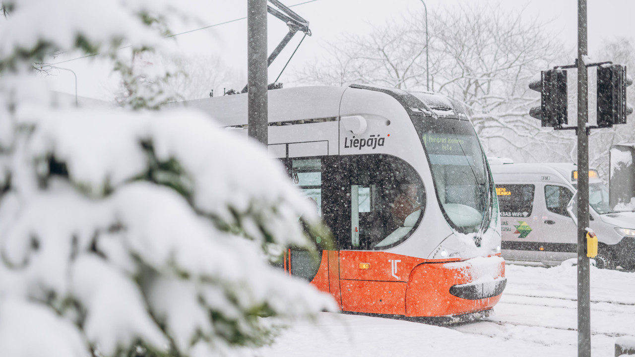 Pārdēvē dažas sabiedriskā transporta pieturvietas un autobusu maršrutus